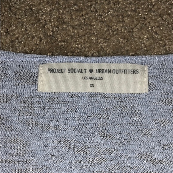 Textured Knit V-neck tee - Picture 2 of 5